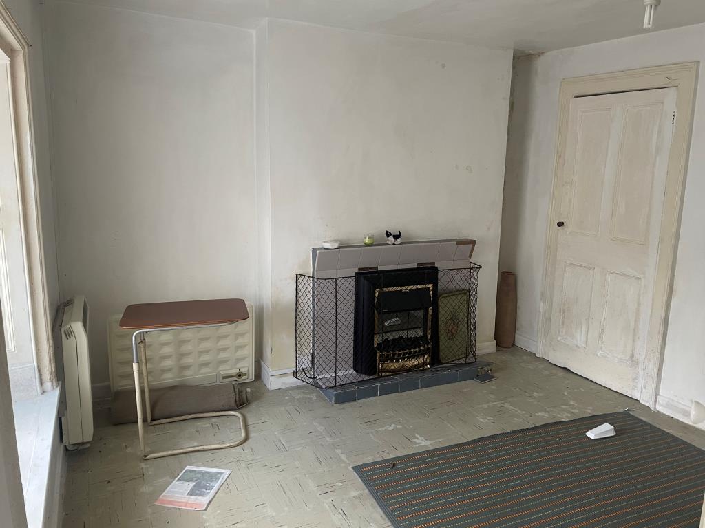 Lot: 102 - HOUSE FOR IMPROVEMENT - Dining room